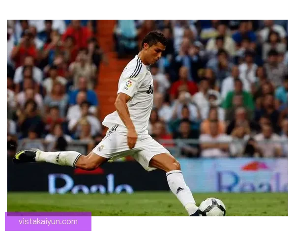 阿什拉夫任意球破门，展现定位球威胁